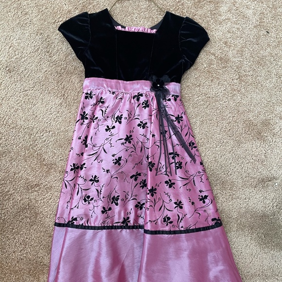 jona michelle holiday dress purple Vacation Dress in Vintage Purple Roses main image 0